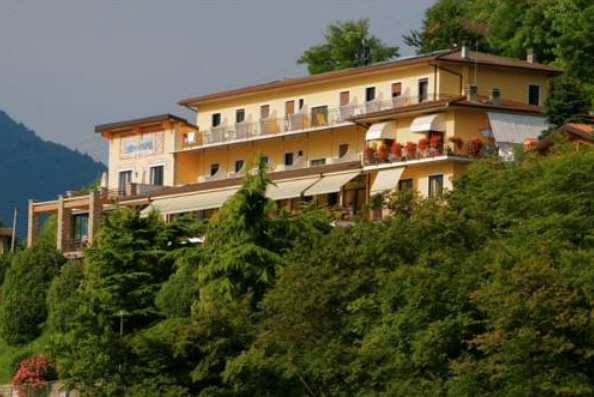http://www.hotellucia-gardasee.com/